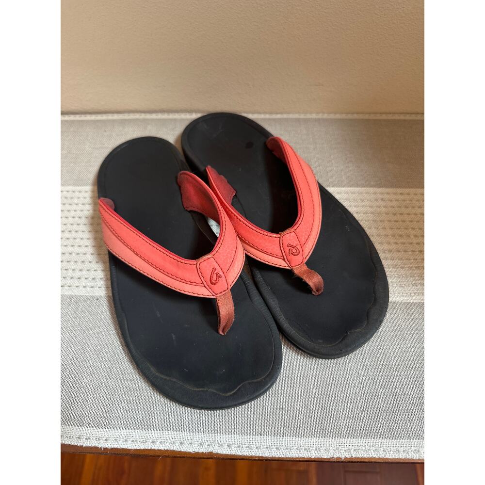 OluKai ‘Ohana Flip-Flops Salmon color Size 7